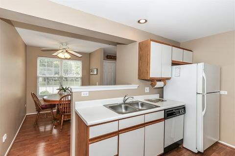 402 Cromwell Cir #1, Bartlett, IL 60103 photo 9