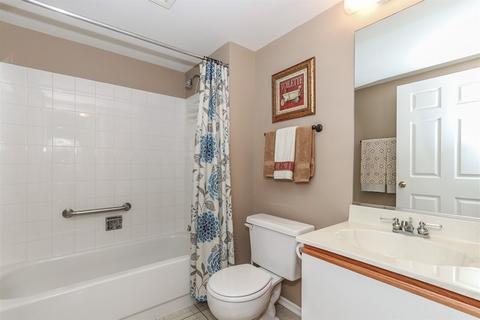 402 Cromwell Cir #1, Bartlett, IL 60103 photo 17