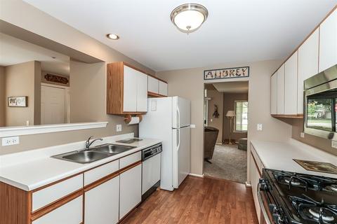 402 Cromwell Cir #1, Bartlett, IL 60103 photo 7