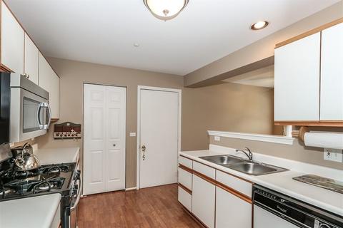 402 Cromwell Cir #1, Bartlett, IL 60103 photo 8