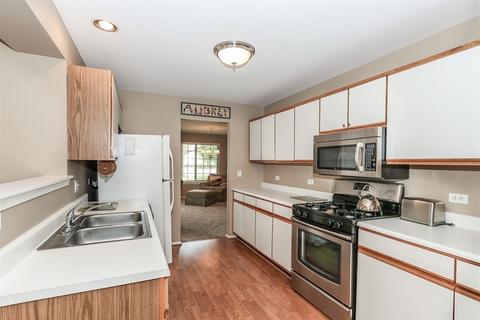 402 Cromwell Cir #1, Bartlett, IL 60103 photo 6