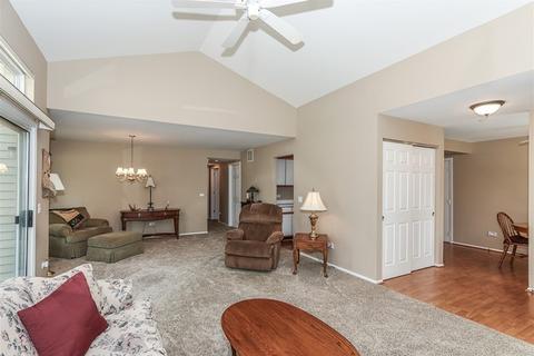 402 Cromwell Cir #1, Bartlett, IL 60103 photo 5