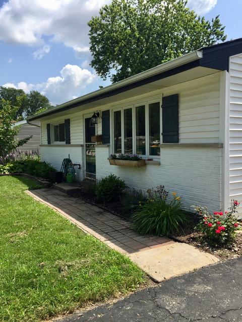 157 W Manchester Dr, Wheeling, IL 60090 photo 2