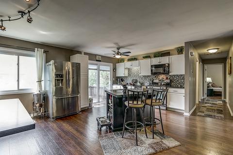 284 Hill Ave, Bartlett, IL 60103 photo 2
