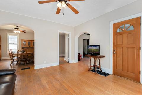 405 Walnut Ave, Elgin, IL 60123 photo 5