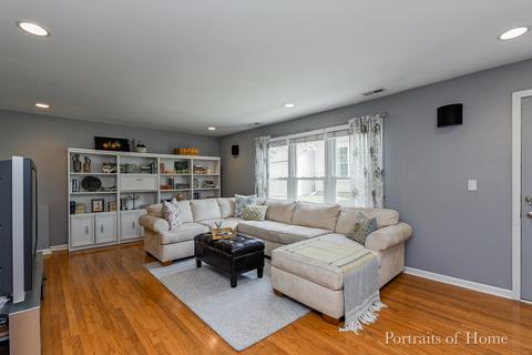 2246 Appleby Dr, Wheaton, IL 60189 photo 9