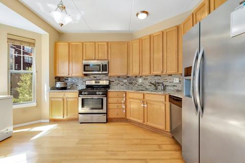 715 Astor Ln #202, Wheeling, IL 60090 photo 11