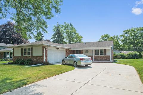 1747 E Tano Ln, Mount Prospect, IL 60056 photo 1