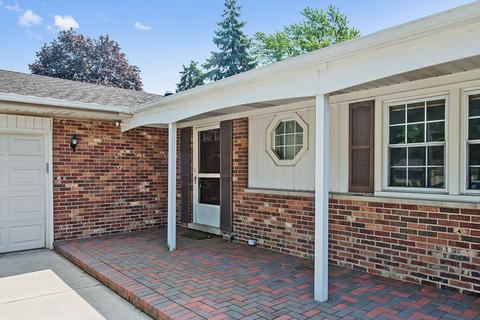 1747 E Tano Ln, Mount Prospect, IL 60056 photo 2