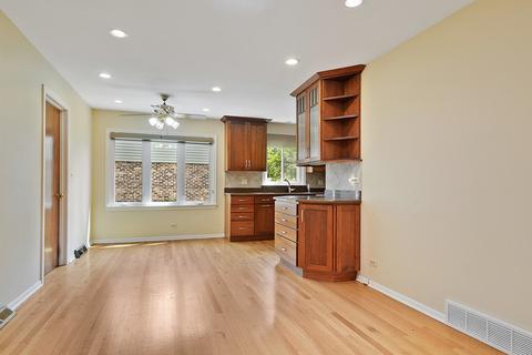 1747 E Tano Ln, Mount Prospect, IL 60056 photo 3