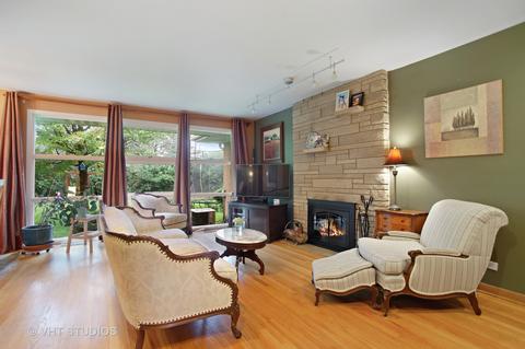 604 S Maple St, Mount Prospect, IL 60056 photo 2