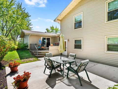 1425 Meyer Rd, Hoffman Estates, IL 60169 photo 5