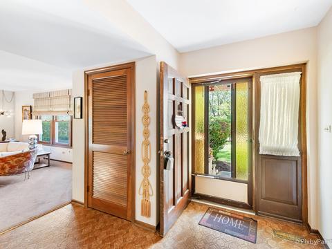 1425 Meyer Rd, Hoffman Estates, IL 60169 photo 8