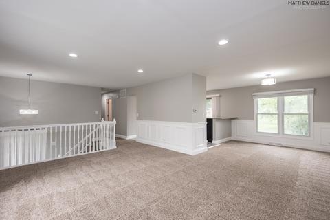 3960 Lexington Dr, Hoffman Estates, IL 60192 photo 4