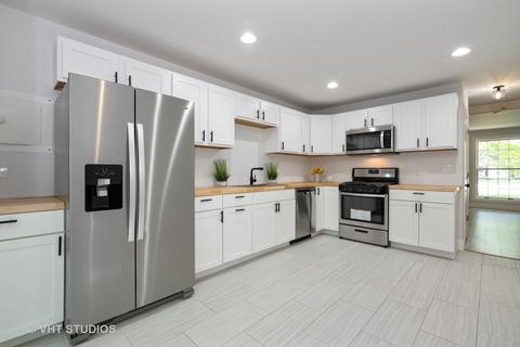 74 Silver Tree Cir, Cary, IL 60013 photo 5