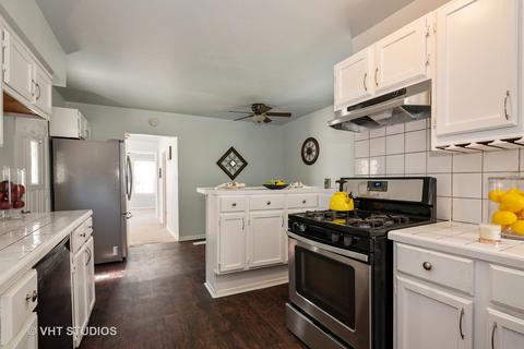 211 Henry St, Elgin, IL 60120 photo 4