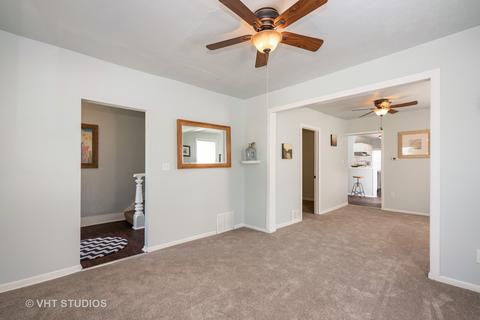 211 Henry St, Elgin, IL 60120 photo 2