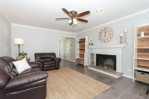 175 Brookside Dr, Elgin, IL 60123 photo 9