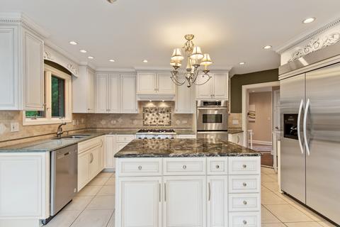 43 Devonshire Dr, Oak Brook, IL 60523 photo 5