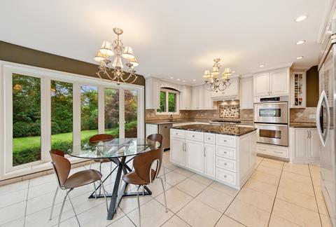 43 Devonshire Dr, Oak Brook, IL 60523 photo 9