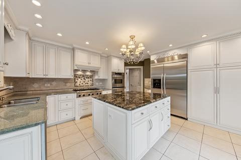 43 Devonshire Dr, Oak Brook, IL 60523 photo 6
