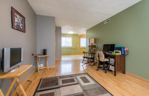 93 E Berkley Ln, Hoffman Estates, IL 60169 photo 10