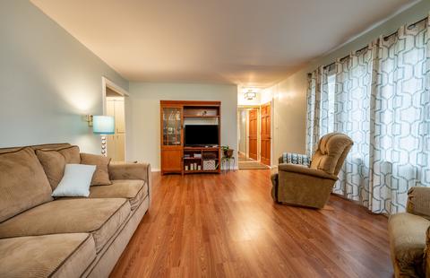 93 E Berkley Ln, Hoffman Estates, IL 60169 photo 4