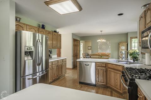 2102 Glencorse Cir, Plainfield, IL 60586 photo 7