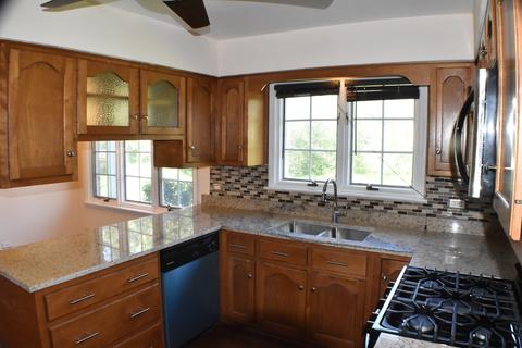 2 Strauss Ln, Olympia Fields, IL 60461 photo 2