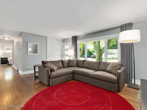 513 S Hazelton Ave, Wheaton, IL 60187 photo 2