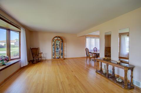 7364 W 84th Pl, Bridgeview, IL 60455 photo 4