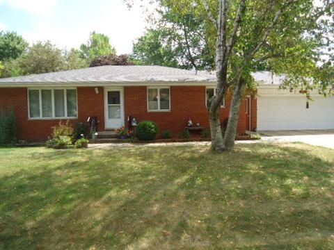 104 Everett Dr, Gridley, IL 61744 photo 1