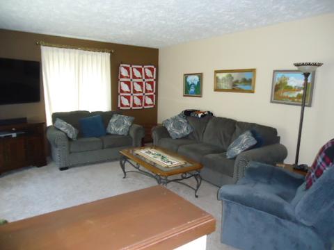 104 Everett Dr, Gridley, IL 61744 photo 2