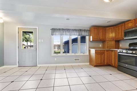 18 Arrowhead Dr, Thornton, IL 60476 photo 4