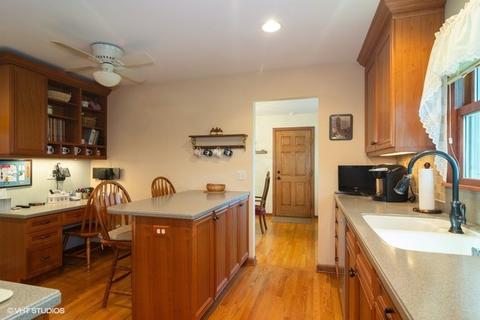 1201 S Robert Dr, Mount Prospect, IL 60056 photo 5