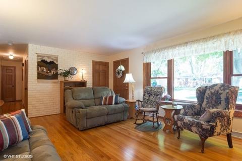 1201 S Robert Dr, Mount Prospect, IL 60056 photo 2