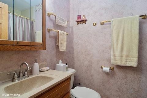 1201 S Robert Dr, Mount Prospect, IL 60056 photo 10