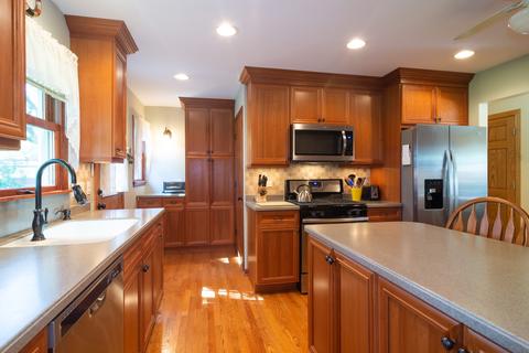 1201 S Robert Dr, Mount Prospect, IL 60056 photo 4