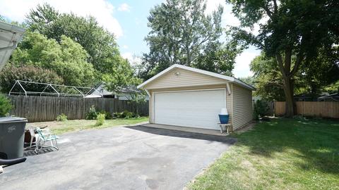 705 Stewart Ave, Elgin, IL 60120 photo 2