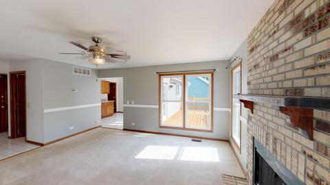 1111 Willoby Ln, Elgin, IL 60120 photo 9