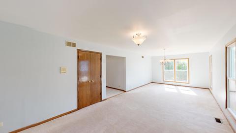 1111 Willoby Ln, Elgin, IL 60120 photo 7