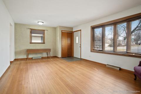 605 Elm St, Wheaton, IL 60189 photo 2