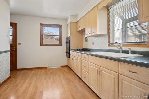 605 Elm St, Wheaton, IL 60189 photo 4
