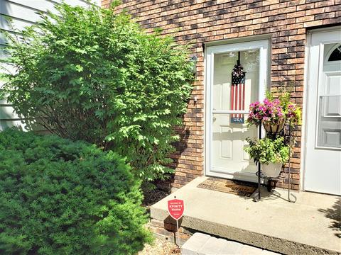 2516 E Washington St #E, Bloomington, IL 61704 photo 2