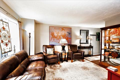 2516 E Washington St #E, Bloomington, IL 61704 photo 4