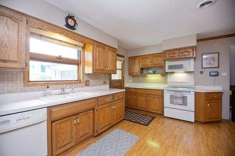445 Easy St, Des Plaines, IL 60016 photo 6