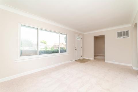 8542 S 77th Ct, Bridgeview, IL 60455 photo 2