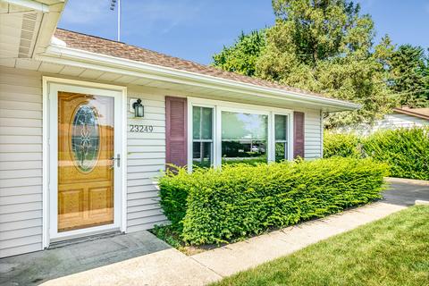 23249 W Peterson Dr, Plainfield, IL 60586 photo 4