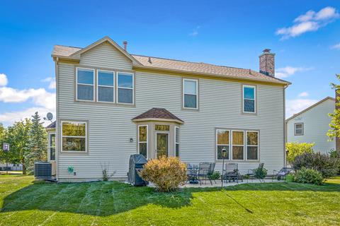 16 Gillingham Ct, Algonquin, IL 60102 photo 2