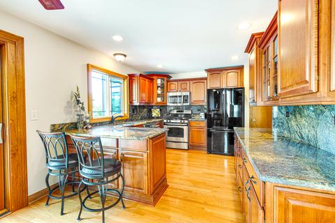 617 Winchester Ct, Bartlett, IL 60103 photo 9